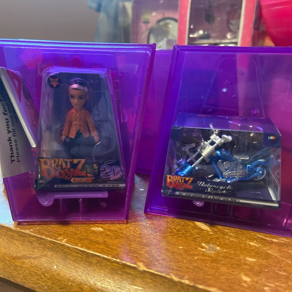 Mini Bratz dolls
